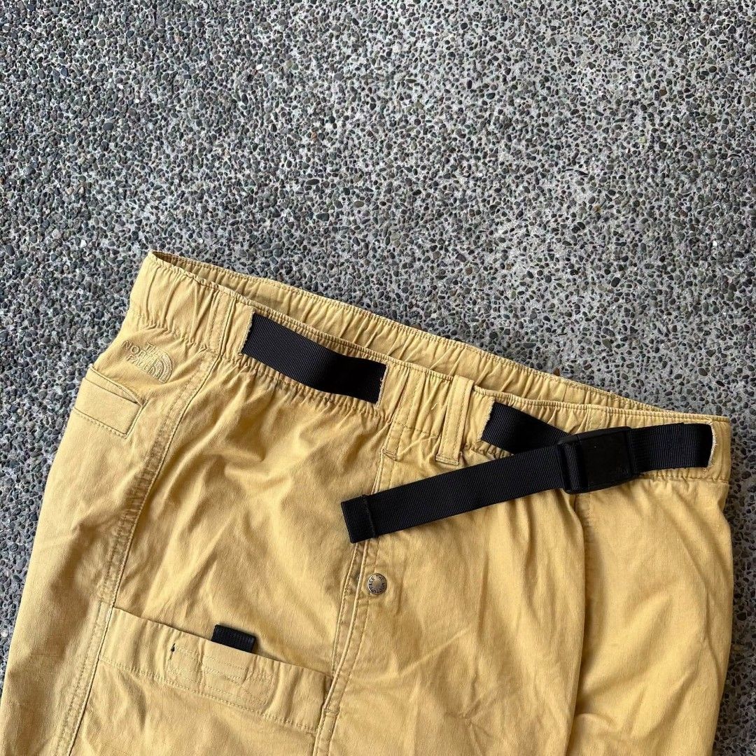 The North Face Ripstop Cargo Easy Shorts Men’s (Category: Shorts) located in Caloocan City. Submitted by rjlthrifts (Listing ID 1470185130, Image 3). Description: The North Face Ripstop Cargo Easy Shorts Men’s Excellent Condition Color Rate 10/10 S on Tag 29 - 31 Waist Line 19 Length No Issue. Price. 1,480 Loc. South Caloocan Courier. J&T And Flash Express.
