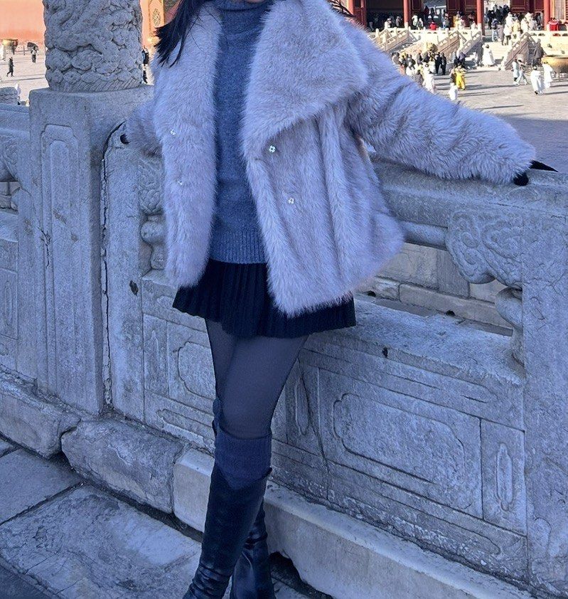 Thick faux fur coat (Category: Coats, Jackets and Outerwear) located in Santa Catalina. Submitted by llandelary (Listing ID 1470180781, Image 2). Description: Small-medium fur coat used once.