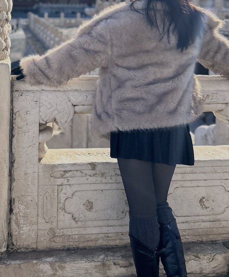 Thick faux fur coat (Category: Coats, Jackets and Outerwear) located in Santa Catalina. Submitted by llandelary (Listing ID 1470180781, Image 3). Description: Small-medium fur coat used once.