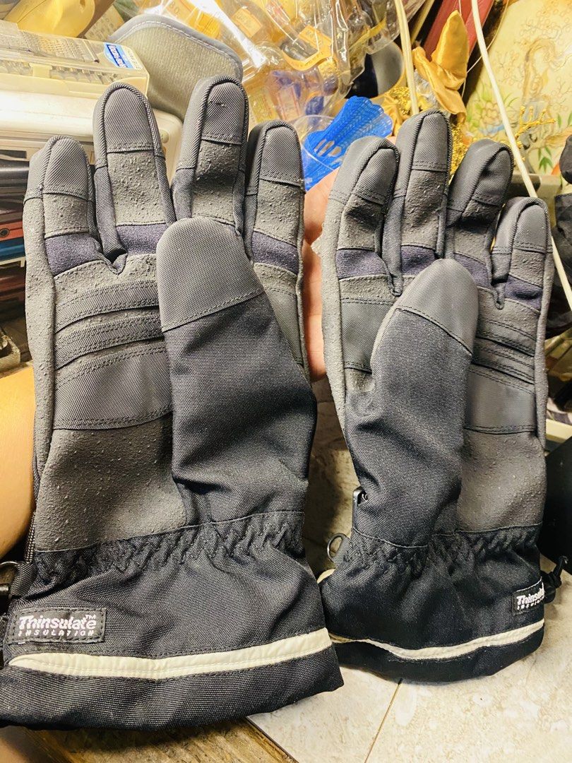 Thinsulate Thermal Winter Gloves Black Size LL (Category: Gloves) located in Bacolod City. Submitted by jeffreyhue19895 (Listing ID 1470179707, Image 2). Description: - Color: Black - Size: LL - Insulation: Thinsulate with soft fleece lining - Weather Protection: Adjustable back-of-hand strap and cinched wrist cord with toggle - Grip: Textured palms and fingers for a secure hold - Best For: Skiing, snowboarding, or cold weather commuting - Condit