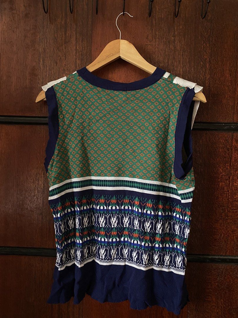 [THRIFTED & AVAILABLE] Multicolored Patterned Knitted Sweater Vest (Category: Sleeveless) located in Quezon City. Submitted by yaku1t (Listing ID 1470189717, Image 3). Description: SHIPPING FROM QUEZON CITY. Kindly, read the caption and the bio for some house rules. Swipe right for the close-up pictures. Item is thrifted, please, manage expectations. - Free Size (best fits M) - Geometric green top section with colorful tribal-style print on the l