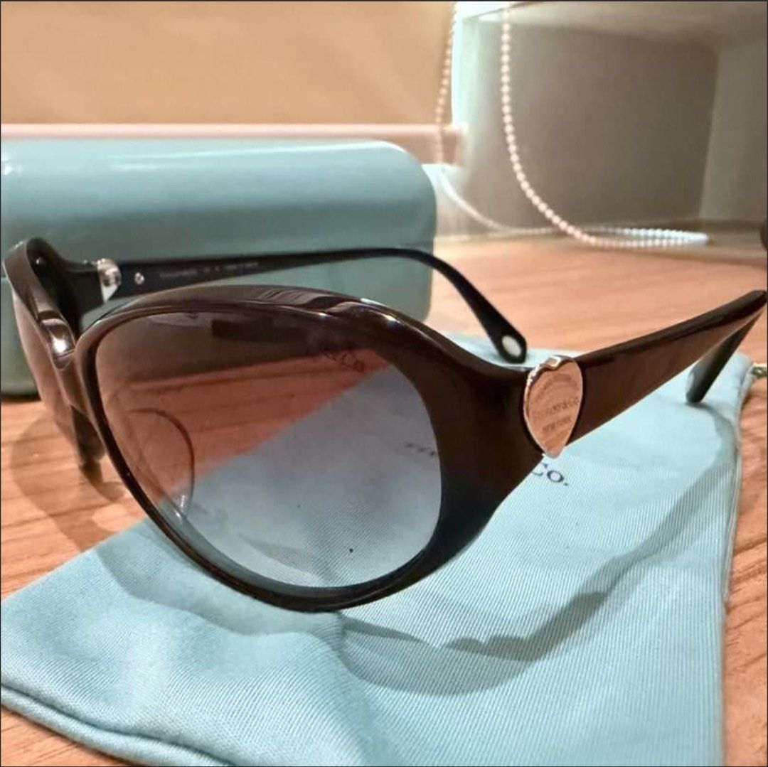 Tiffany & co sunnies complete inclusion (Category: Sunglasses & Eyewear) located in Quezon City. Submitted by theyellowbasket (Listing ID 1470263253, Image 1). Description: Complete inclusion box, case, cloth and papers.