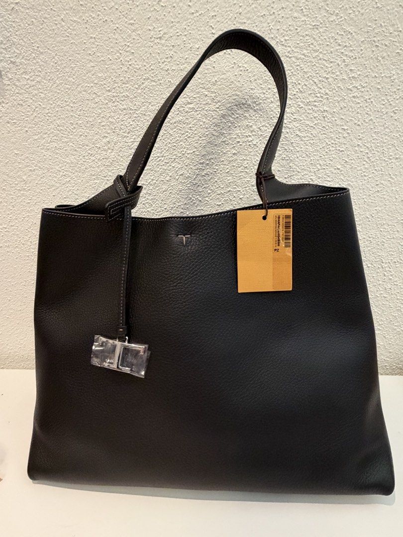 Tod’s APA Shopping Monospalla T Pend Medium (Category: Shoulder Bags) located in Pasig City. Submitted by closetofashopaholic (Listing ID 1470251253, Image 1). Description: - Brand: Tod's - Material: Premium black grained leather - Hardware: Silver-tone with metallic T charm on strap - Features: Embossed logo, structured base with 4 protective feet, clean black interior - Condition: Brand new with tag still attached, hardware charm wrapped in pla