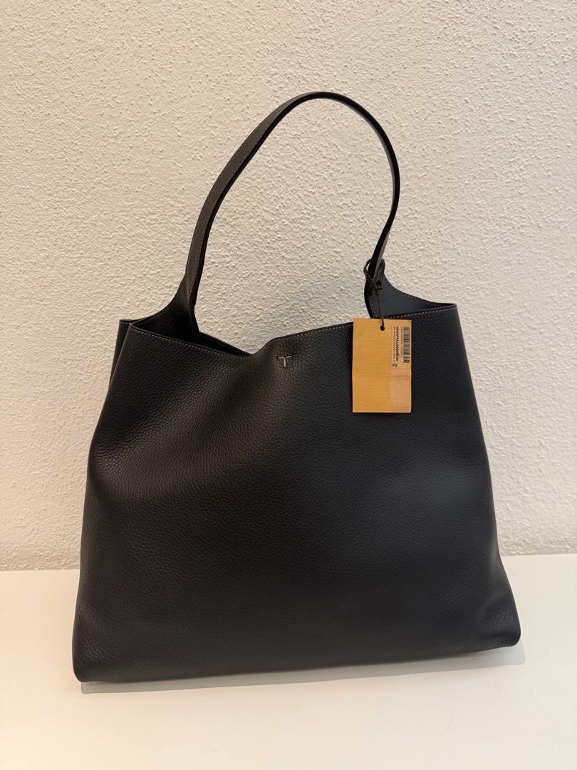Tod’s APA Shopping Monospalla T Pend Medium (Category: Shoulder Bags) located in Pasig City. Submitted by closetofashopaholic (Listing ID 1470251253, Image 3). Description: - Brand: Tod's - Material: Premium black grained leather - Hardware: Silver-tone with metallic T charm on strap - Features: Embossed logo, structured base with 4 protective feet, clean black interior - Condition: Brand new with tag still attached, hardware charm wrapped in pla