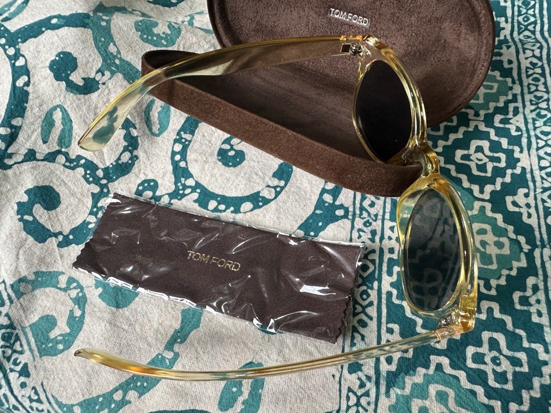 Premium & Sophisticated Authentic Tom Ford Sunglasses | Excellent Condition (Category: Luxury Accessories) located in Manila. Submitted by bessmarvin (Listing ID 1470176761, Image 3). Description: Elevate your style with these iconic Tom Ford sunglasses. Timeless design, premium craftsmanship, and a versatile look that complements any outfit. ✅ Excellent condition ✅ Luxury designer eyewear ✅ Comfortable fit ✅ Includes original case & cloth ✅ 100%