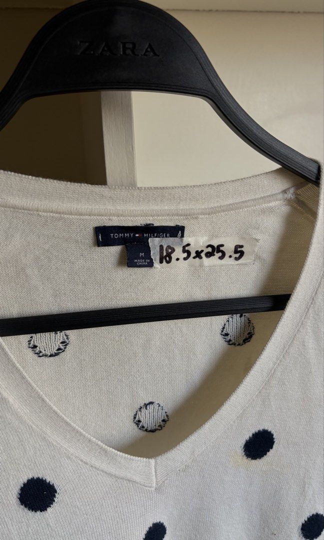 Tommy Hilfiger (Category: Longsleeves) located in Manila. Submitted by _revault (Listing ID 1470304911, Image 2). Description: .