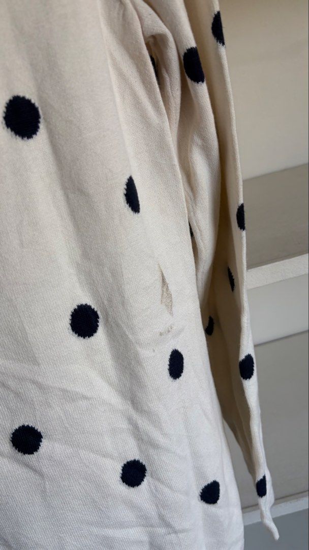 Tommy Hilfiger (Category: Longsleeves) located in Manila. Submitted by _revault (Listing ID 1470304911, Image 3). Description: .