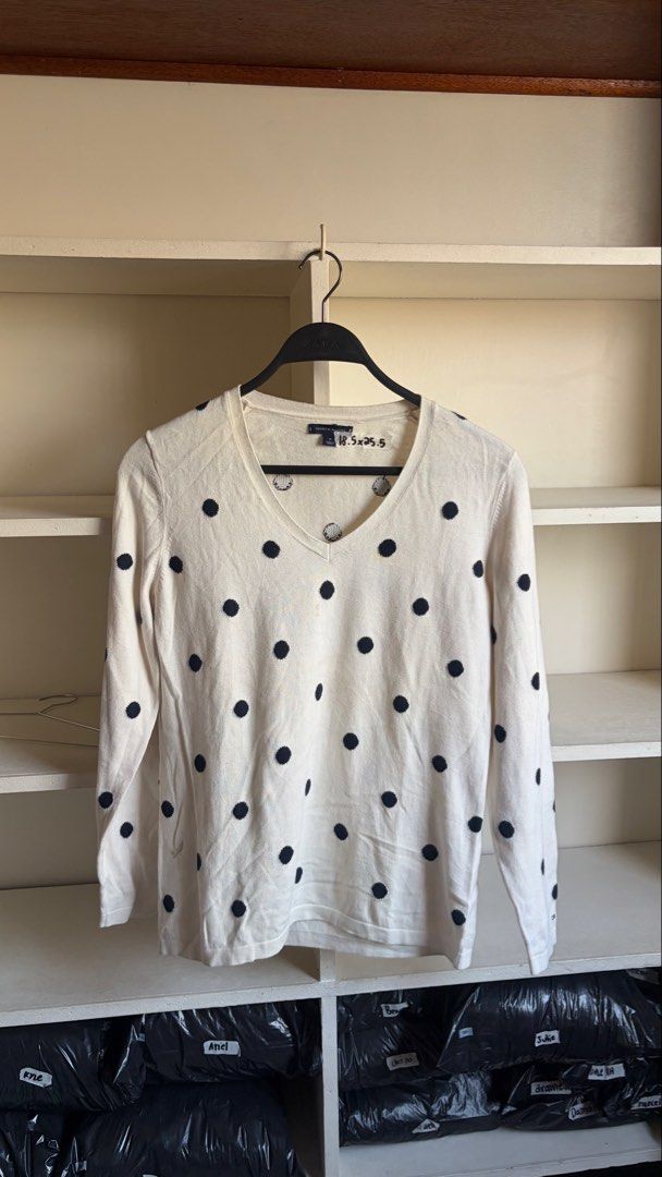 Tommy Hilfiger (Category: Longsleeves) located in Manila. Submitted by _revault (Listing ID 1470304911, Image 1). Description: .