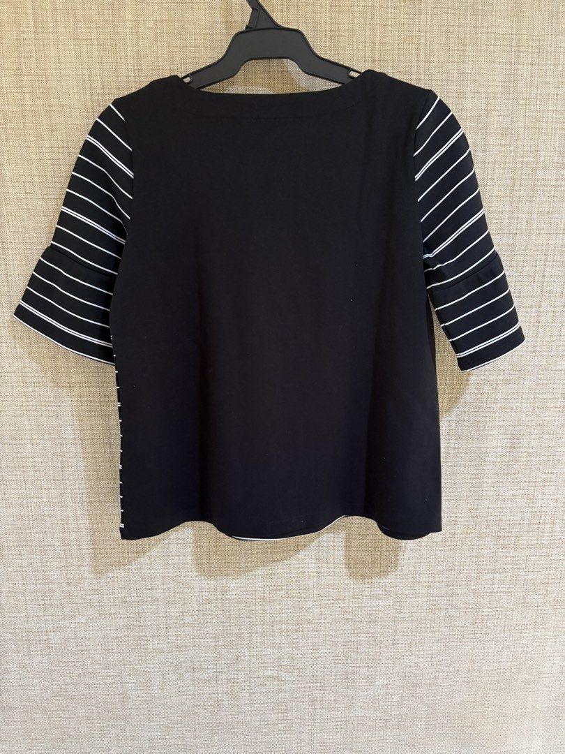 Tommy Hilfiger Blouse (Category: Blouses) located in Muntinlupa City. Submitted by jane226ph (Listing ID 1470135540, Image 2). Description: Original NEW Size small to medium Crew neckline, flared bell sleeves Purchased in the USA .