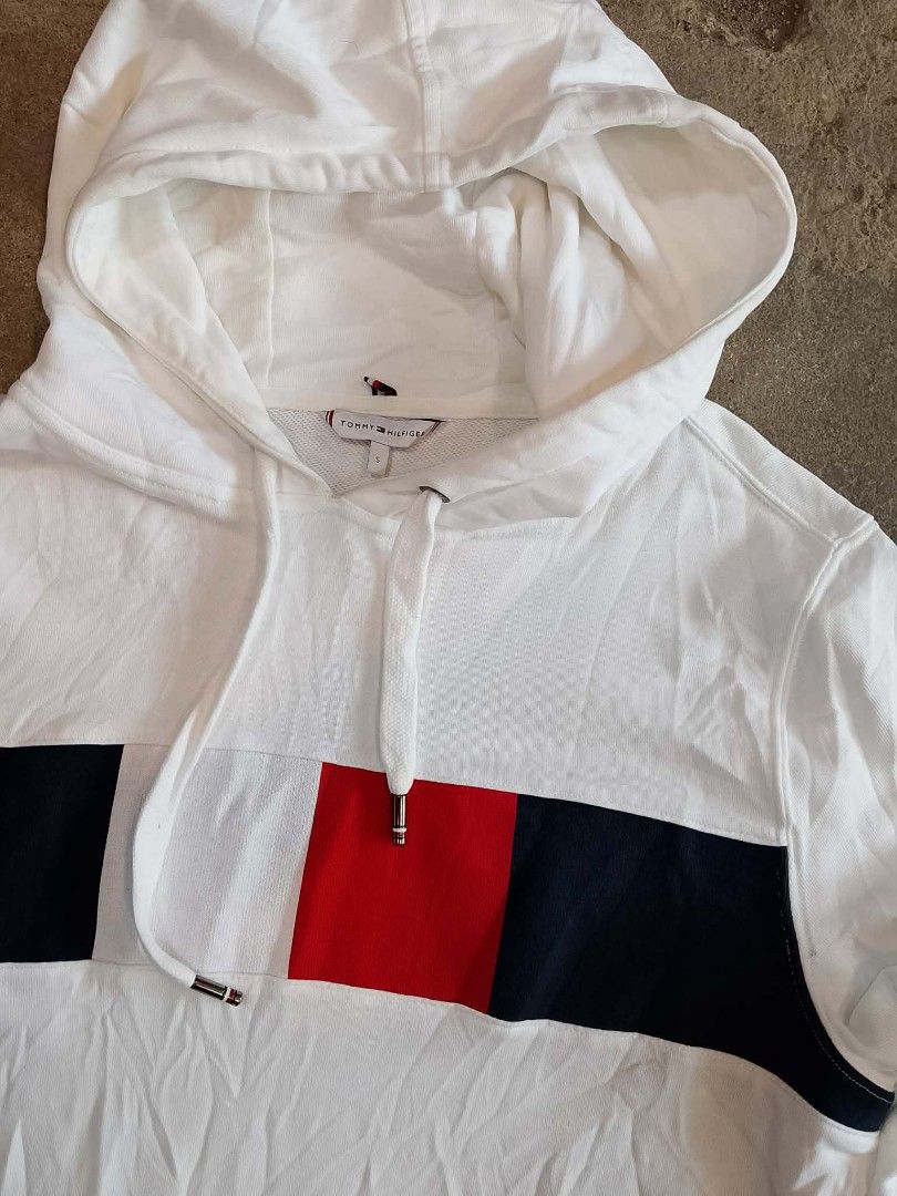 Tommy Hilfiger hoodie jacket (Category: Coats, Jackets and Outerwear) located in Alburquerque. Submitted by ayrelieonlineshop (Listing ID 1470249829, Image 2). Description: tommy Hilfiger hoodie jacket size small dimensions W-20 L-26.5 excellent condition no pinhole or punit need wash lang.