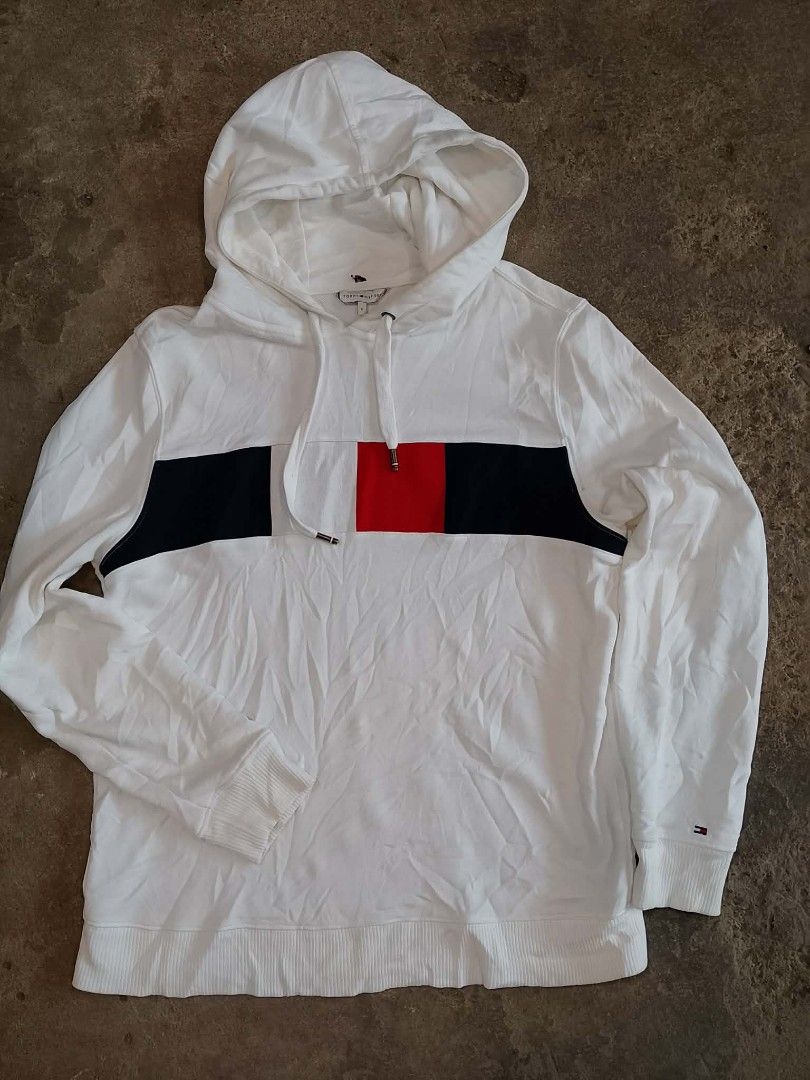 Tommy Hilfiger hoodie jacket (Category: Coats, Jackets and Outerwear) located in Alburquerque. Submitted by ayrelieonlineshop (Listing ID 1470249829, Image 1). Description: tommy Hilfiger hoodie jacket size small dimensions W-20 L-26.5 excellent condition no pinhole or punit need wash lang.