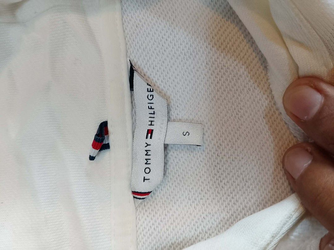 Tommy Hilfiger hoodie jacket (Category: Coats, Jackets and Outerwear) located in Alburquerque. Submitted by ayrelieonlineshop (Listing ID 1470249829, Image 3). Description: tommy Hilfiger hoodie jacket size small dimensions W-20 L-26.5 excellent condition no pinhole or punit need wash lang.