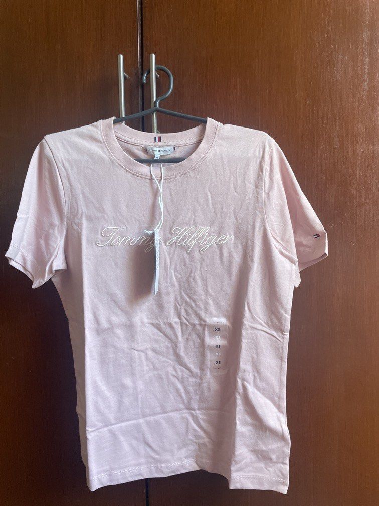 Tommy hilfiger light pink shirt (Category: Shirts) located in Dinalupihan. Submitted by closetbymint (Listing ID 1470152555, Image 1). Description: .