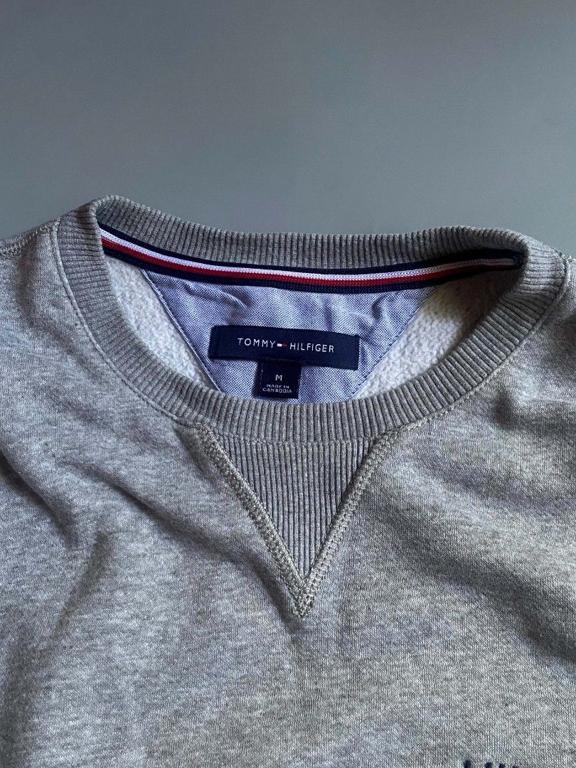 Tommy Hilfiger LongSleeve (Category: Coats, Jackets and Outerwear) located in Angeles City. Submitted by ian.thrift_ph (Listing ID 1470183637, Image 3). Description: W22 L27 Yellow Stain Send Offer.
