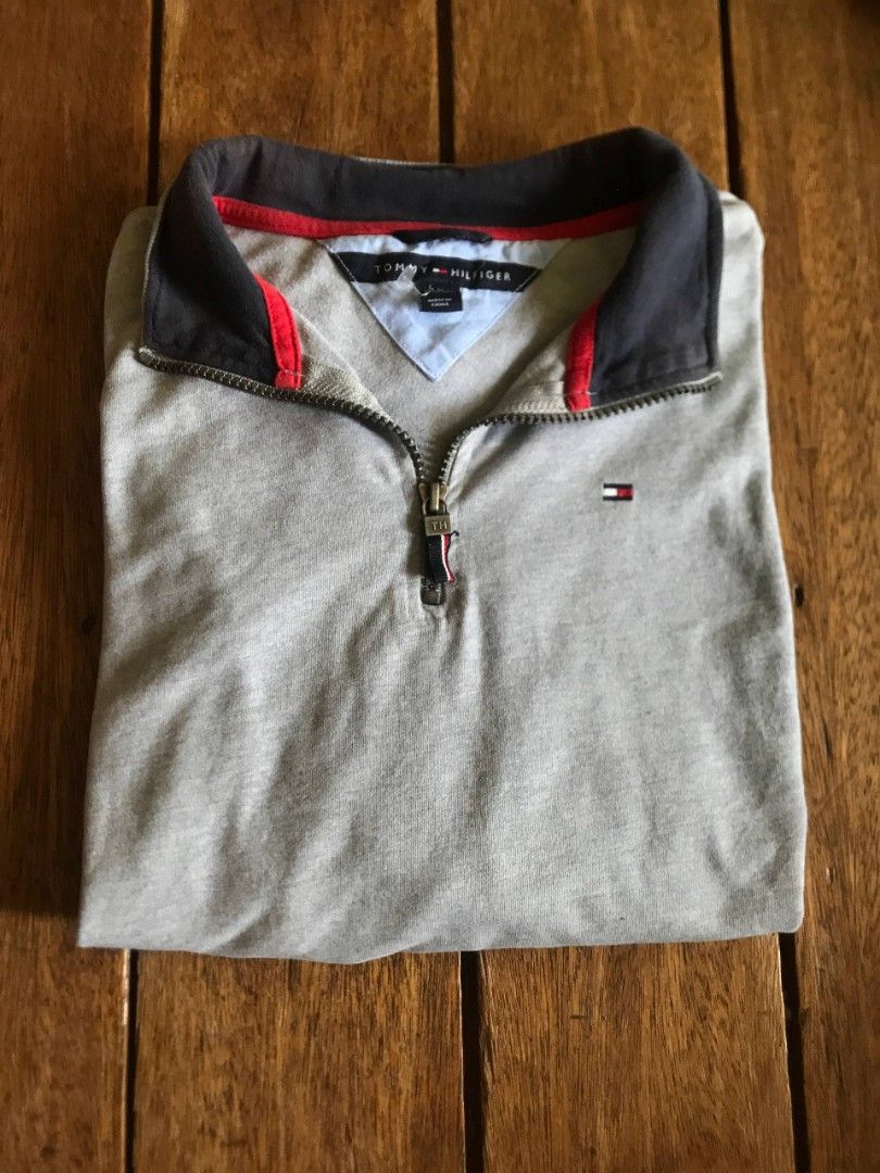TOMMY HILFIGER Qzip (Category: Coats, Jackets and Outerwear) located in Maragusan (San Mariano). Submitted by tr_zoren (Listing ID 1470169752, Image 2). Description: Excellent condition No issue Size Large on tag Dimes 19×25 Color may vary due to light.