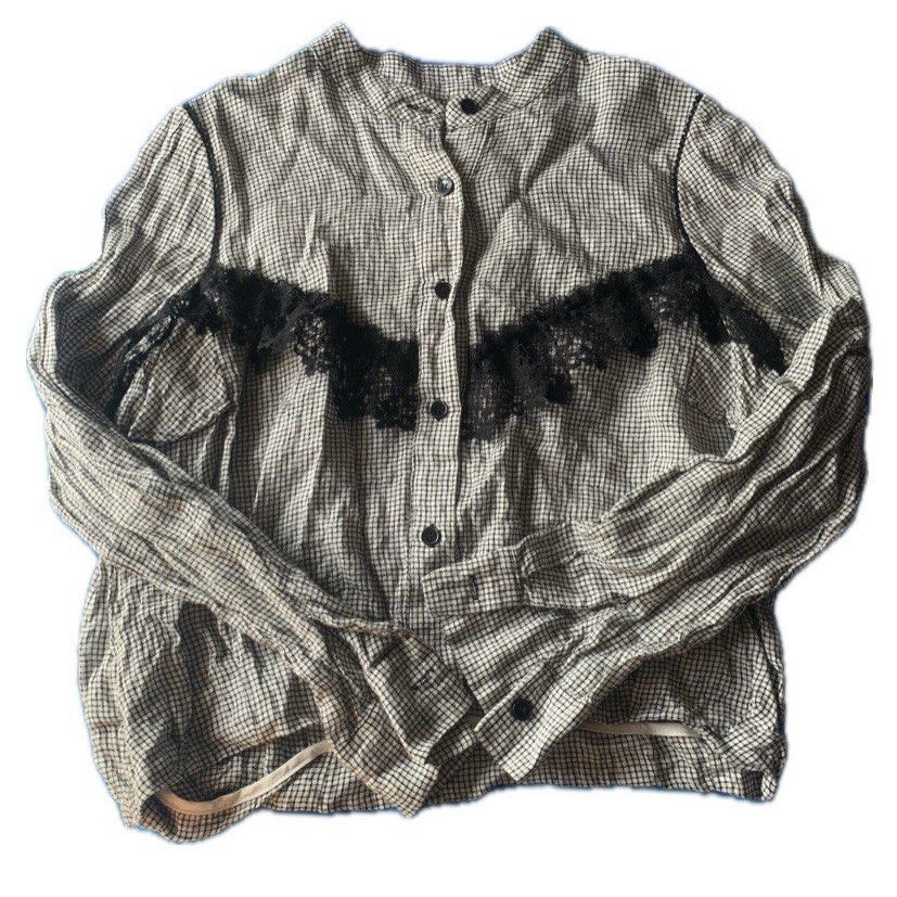 TONG STUDIO long sleeve (Category: Longsleeves) located in Manila. Submitted by gelyicepxp (Listing ID 1470336275, Image 1). Description: S on tag.