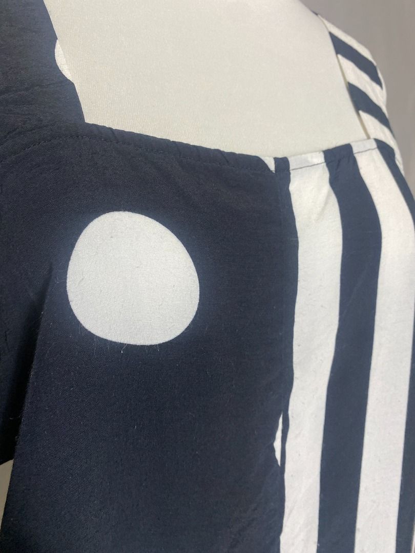 Topshop polka dot and stripes top (Category: Sleeveless) located in Las Pinas. Submitted by ipickyou (Listing ID 1470289604, Image 3). Description: Unwashed Condition: 10/10 𝗠𝗲𝗮𝘀𝘂𝗿𝗲𝗺𝗲𝗻𝘁𝘀 𝘄𝗵𝗲𝗻 𝗹𝗮𝗶𝗱 𝗳𝗹𝗮𝘁: -Size US 8 -Armpit to armpit: 17” -Length: 24” .