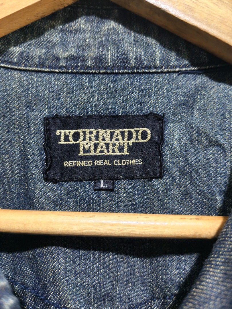 Tornado Mart Denim Jacket Size L TBL-0502 (Category: Coats, Jackets and Outerwear) located in Taguig. Submitted by daily_hustle (Listing ID 1470193611, Image 2). Description: Tornado Mart denim jacket size large 19.5/27 9/10 condition issue : missing fuller sa right zip pero working pm me.