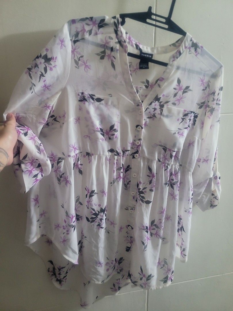 Torrid Cute top (Category: Blouses) located in Los Banos. Submitted by lopecruz (Listing ID 1470266659, Image 2). Description: 22"armpit laid flat 26"length Large Like new.
