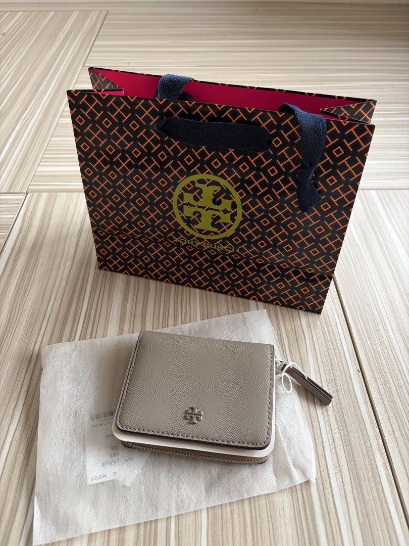 Tory Burch Emerson Mini Wallet (Category: Luxury Bags & Wallets) located in Bulacan. Submitted by 10910255 (Listing ID 1470239758, Image 2). Description: Authentic Tory Burch Emerson Mini Wallet ・Purchased from a Tory Burch outlet store in Japan ・Brand new, complete with original tags and paper bag. Available colors: - Black - Gray Heron Delivery fee will be shouldered by the buyer..