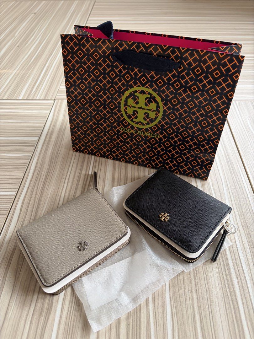 Tory Burch Emerson Mini Wallet (Category: Luxury Bags & Wallets) located in Bulacan. Submitted by 10910255 (Listing ID 1470239758, Image 1). Description: Authentic Tory Burch Emerson Mini Wallet ・Purchased from a Tory Burch outlet store in Japan ・Brand new, complete with original tags and paper bag. Available colors: - Black - Gray Heron Delivery fee will be shouldered by the buyer..