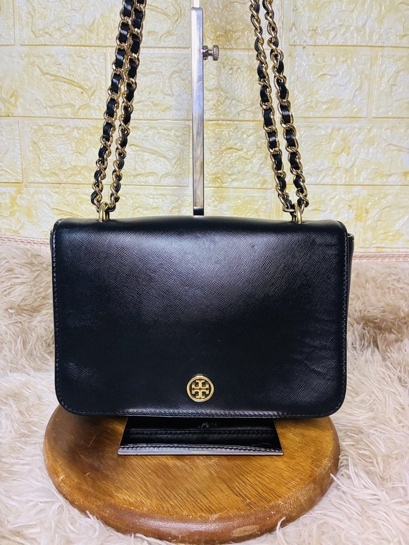 ‼️PAMIGAY SALE‼️ Tory Burch Robinson Crossbody Leather Black (Category: Shoulder Bags) located in Subic. Submitted by anabananaco. (Listing ID 1470182631, Image 2). Description: 👌 Guaranteed authentic. 👜 Preloved Bags 🎌 From Japan 🇯🇵 📦 Shipping Fee c/o buyer thru J&T or LBC. .