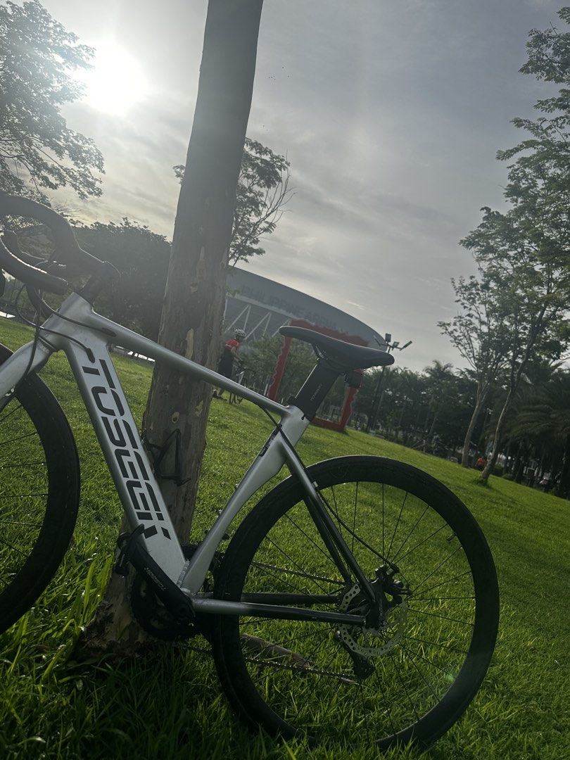 Toseek Type R-Disc Aero Frame Road Bike (Category: Bicycles) located in Manila. Submitted by grandwind-53e648 (Listing ID 1470235421, Image 1). Description: .
