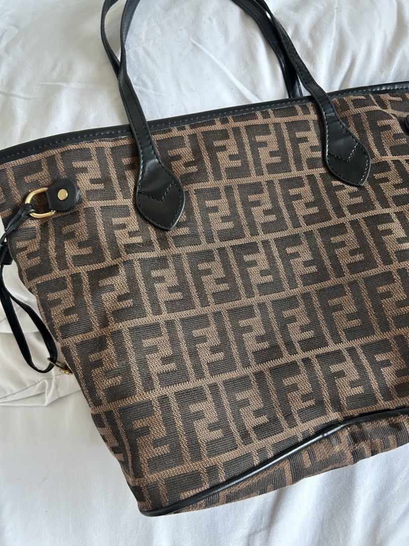 Tote (Category: Tote Bags) located in Pasig City. Submitted by jk.declutter (Listing ID 1470238242, Image 3). Description: Not og Has minor flaws as shown.
