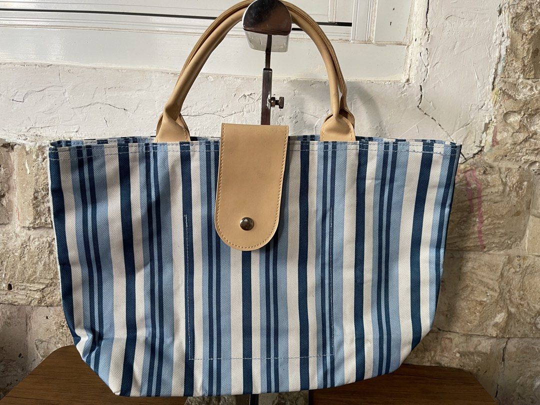 tote bag L9x14 (Category: Tote Bags) located in San Fernando. Submitted by japansurpluselyu (Listing ID 1470287688, Image 1). Description: .
