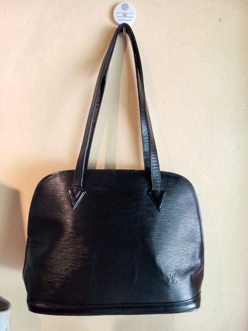 Tote bag leather (Category: Tote Bags) located in Tayasan. Submitted by mausherine57789 (Listing ID 1470298939, Image 1). Description: .