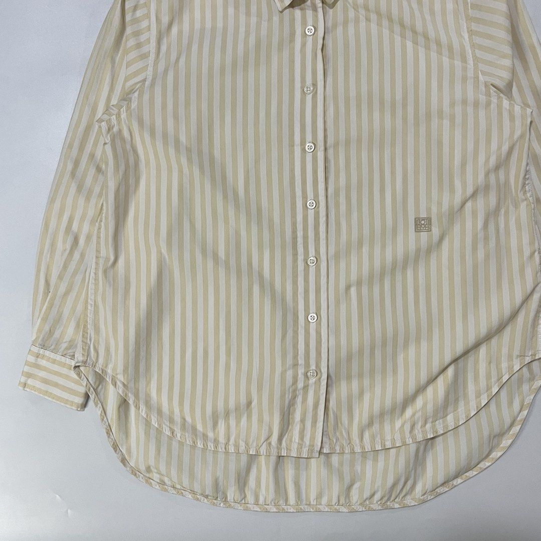 TOTEME CAPRI SHIRT (Category: Luxury Apparel) located in Bacolod City. Submitted by the.finest (Listing ID 1470334165, Image 3). Description: Toteme Striped Capri Shirt Tag Size: Small Width: 22 Length: 26-29 Fits Large to XL Condition: 9/10 has dot stains 1,800+shipping fee.