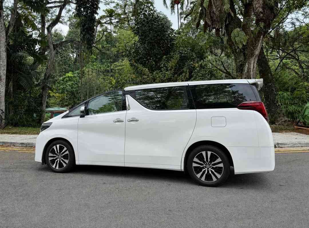 Toyota Alphard 2.5A Elegance Moonroof, Cars, Used Cars on Carousell