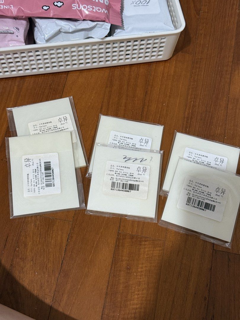 transparent post it notes (Category: Stationery & School Supplies) located in Singapore. Submitted by honeystars.s (Listing ID 1470295138, Image 1). Description: comes in square and rectangle, unsure of how many pcs each but quite thick square $1 each rectangle $1.10 each buy 2 rectangles and 3 square for $4.50.