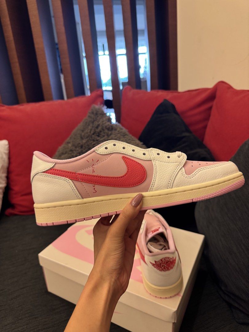 Lace Packing Method Travis Scott Air Jordan 1 Low OG lace-up sneakers, Men's Fashion ...