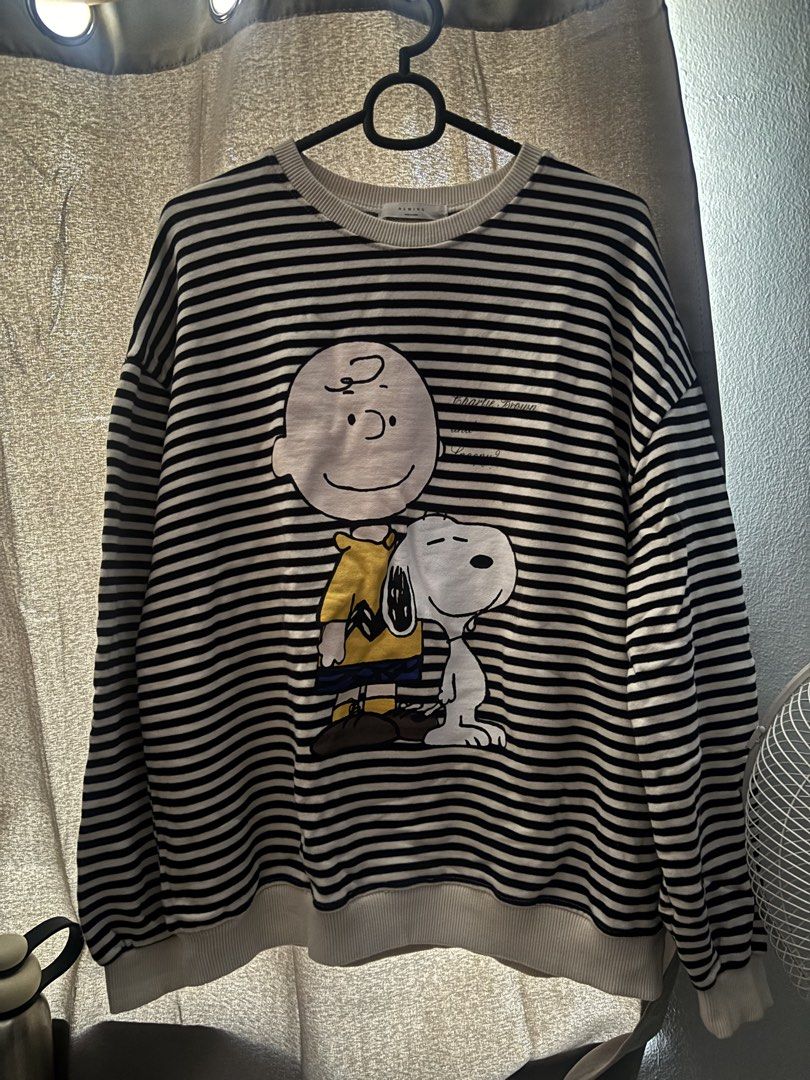 triped Sweatshirt (Category: Coats, Jackets and Outerwear) located in Manila. Submitted by leetrisha_lion (Listing ID 1470330647, Image 3). Description: - Design: Classic black & white stripes with large Charlie Brown & Snoopy graphic - Fit: Relaxed, dropped shoulder for ultimate comfort - Details: Soft off-white/cream ribbed collar, cuffs, and hem - Style: sweater, ideal for everyday casual wear - Condition: used but never abuse and ready to shi