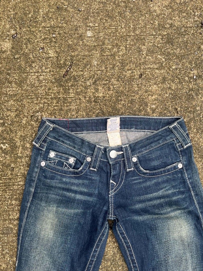 True religion (Category: Jeans) located in Siay. Submitted by Jaaziahthriftdumaguete (Listing ID 1470246358, Image 3). Description: Wts ❗ True religion women flaired 30 waistline 42 length 8 leg hem opening Mine : 800 Free shipping fee Location Zamboanga Sibugay Mindanao.