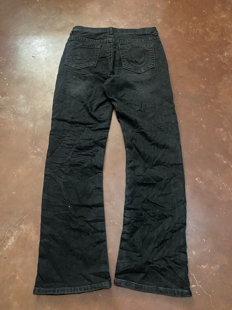 True Religion Black~Wash Modern Slim Bootcut (Category: Jeans) located in Malita. Submitted by ronnyboi (Listing ID 1470168363, Image 1). Description: W:28-30 L:38 T:10.5 H:8 Mine:700.