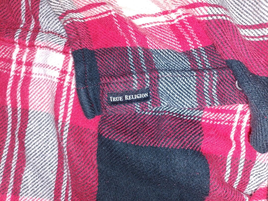 True religion flannel shirt (Category: Coats, Jackets and Outerwear) located in Sorsogon. Submitted by takeroshc143 (Listing ID 1470345832, Image 2). Description: size medium but can fit up to xL.