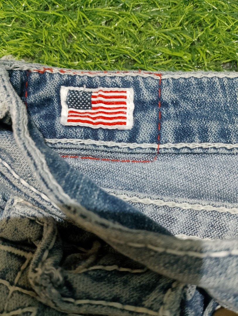 True Religion "Sophie" Capri Denim short (Category: Shorts) located in Bacolod City. Submitted by belleza_030299 (Listing ID 1470190451, Image 3). Description: Authentic isue on pick size 29 21 Length.