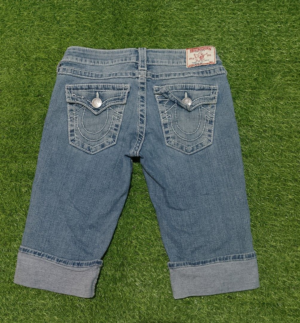 True Religion "Sophie" Capri Denim short (Category: Shorts) located in Bacolod City. Submitted by belleza_030299 (Listing ID 1470190451, Image 1). Description: Authentic isue on pick size 29 21 Length.