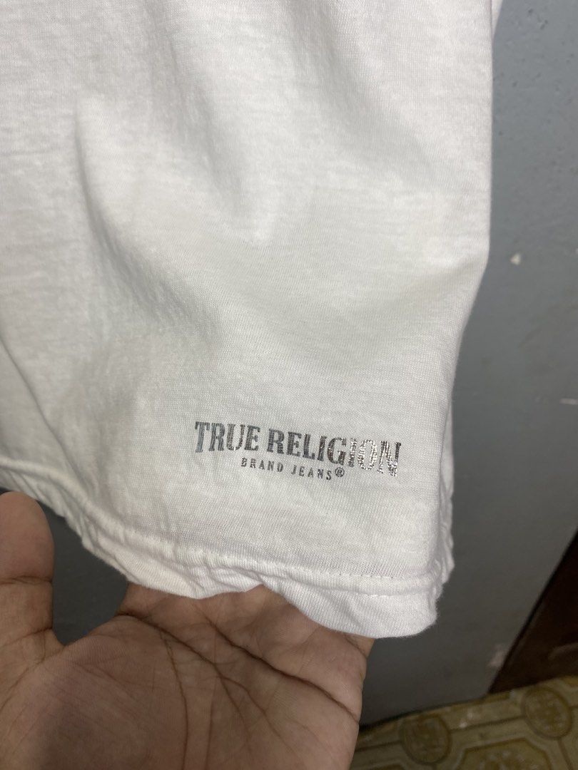 True Religion White T-Shirt Medium (Category: Tshirts & Polo Shirts ) located in Bacong. Submitted by crommermann (Listing ID 1470295683, Image 3). Description: True Religion 🏷️ + 90 shipping fee -Dimes Width 21.5 Length 28 -Condition 9.5/10 -Color Rate 9.5/10 Excellent Condition Color may vary due to lightning Very Presentable when Worn Need Wash Pm/Dm Visayas Dumaguete loc J&T Courier Express 🚛🚛🚛.