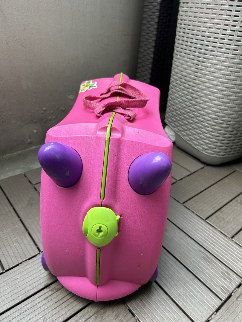 Trunki Kids Ride On luggage (Category: Luggage) located in Manila. Submitted by kdy0024 (Listing ID 1470256836, Image 2). Description: Key Specifications & Dimensions • Dimensions: Approximately 46 x 20.5 x 31 cm (18 x 8 x 12 inches) • Capacity: 18 Liters (fits plenty of toys, clothes, and games) • Product Weight: 1.7 kg (3.8 lbs) when empty • Max Ride-On Weight: Supports up to 50 kg (110 lbs) • Recommended Age: Ideal for children aged 3 to 6 yea