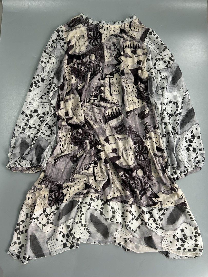 Tsumori chisato dress (Category: Dresses) located in Santa Rosa. Submitted by _ba_mo_si_ (Listing ID 1470144131, Image 2). Description: Size 2 Mesh and silk 20 width 38 length Plus sf Dm.