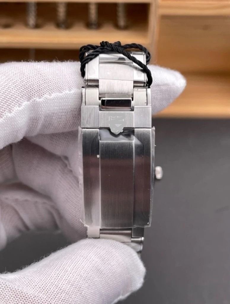 ZF Tudor Black Bay 54 (Category: Men's Watches) located in Manila. Submitted by stanlicu (Listing ID 1470228821, Image 2). Description: Tudor Black Bay 54 Black Dial ZF SupC - 37mm stainless steel case - Unidirectional rotatable stainless steel bezel - Automatic Movement (Manual Winding and Hacking) - A2824 Movement - Complete Links - 904L Stainless steel case and bracelet Pre-order (2-3 weeks waiting time) 20% Downpayment for sure buyers QC pics