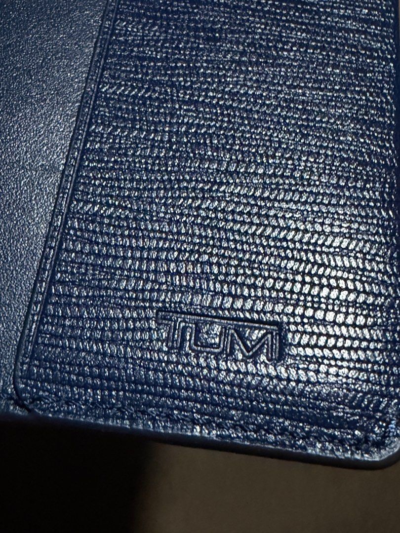 Tumi passport holder and bag tag (Category: Luxury Bags & Wallets) located in San Fernando. Submitted by cheezielicious (Listing ID 1470224928, Image 3). Description: .