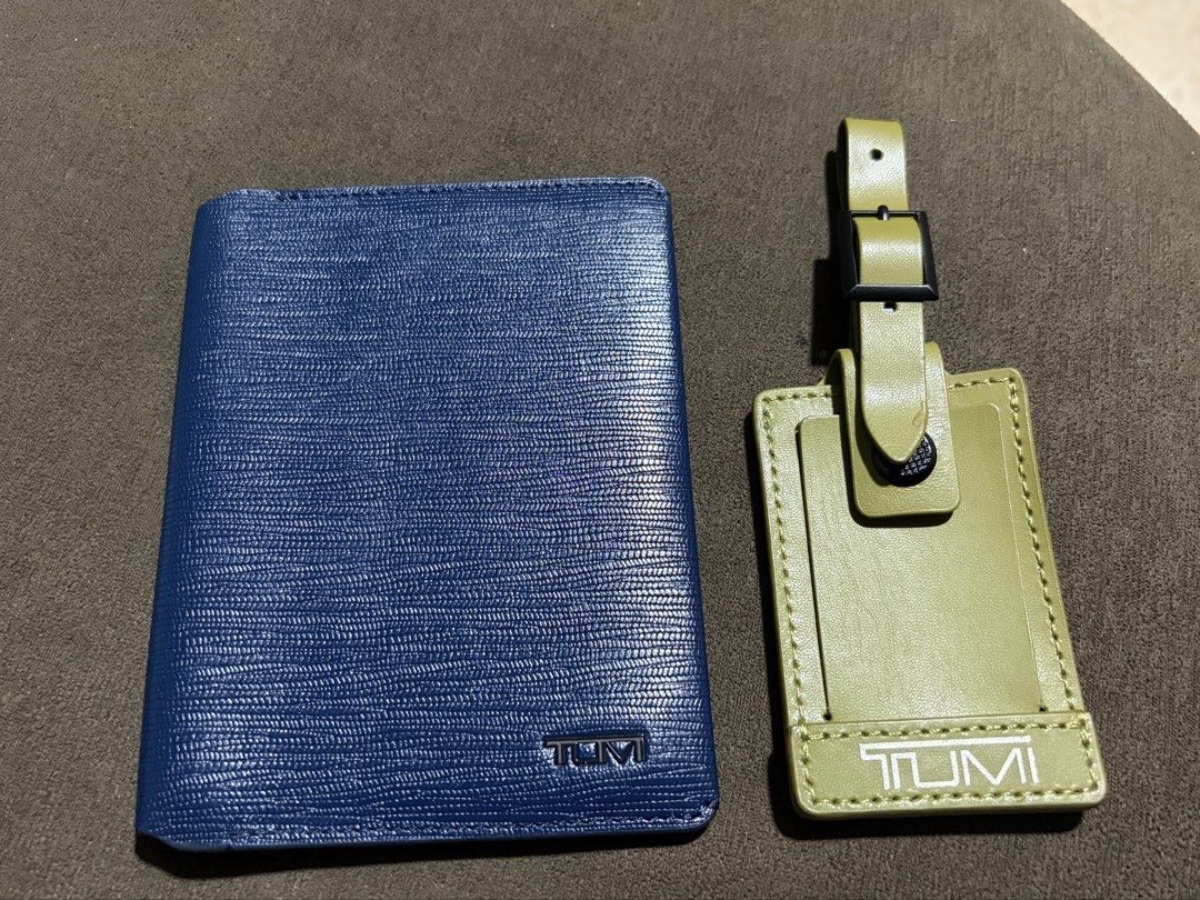Tumi passport holder and bag tag (Category: Luxury Bags & Wallets) located in San Fernando. Submitted by cheezielicious (Listing ID 1470224928, Image 1). Description: .