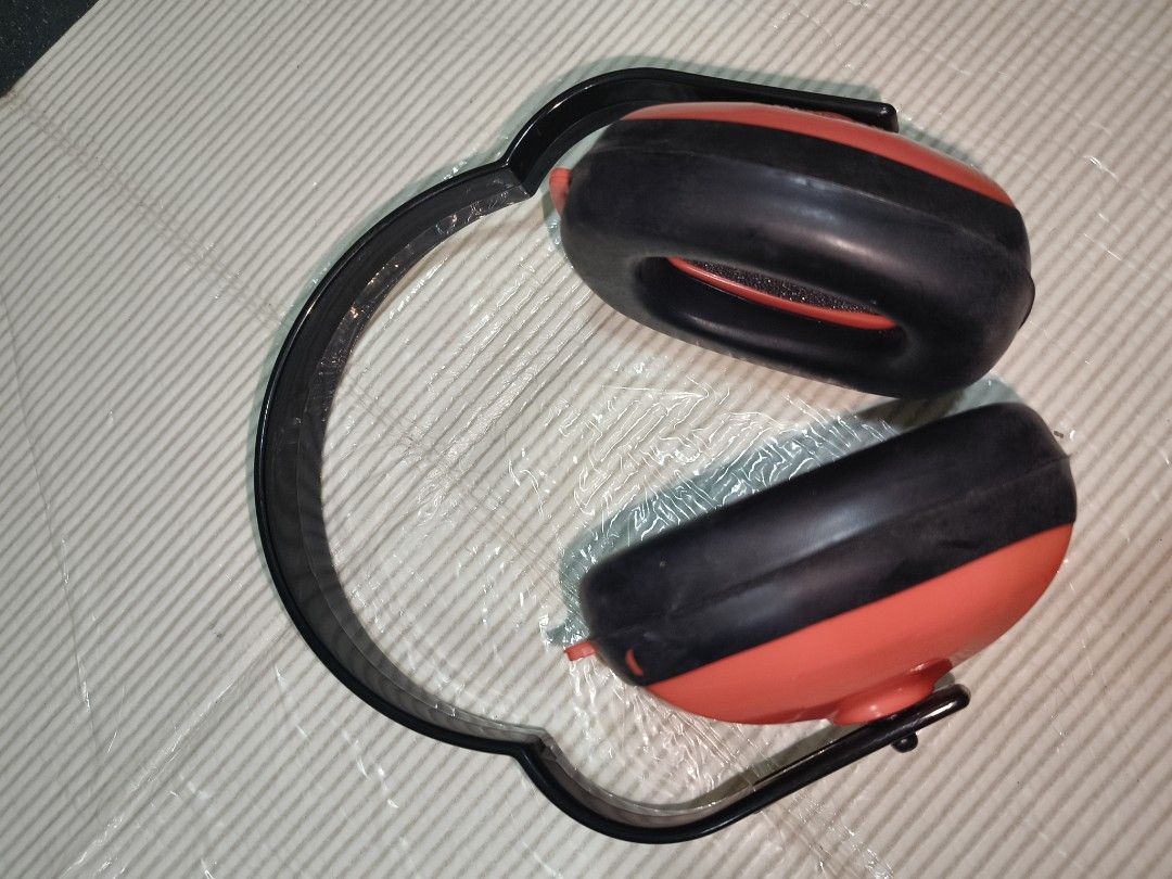 TURMUFF 13****** Safety Earmuffs Noise Reduction (Category: Looking For) located in Caloocan City. Submitted by surplusandbnewshop (Listing ID 1470153291, Image 1). Description: .