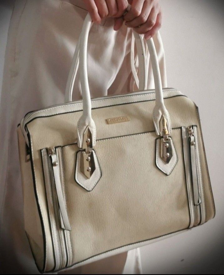 ​TWENTY4 Off-White Medium Structured Satchel Handbag (34 x 28 x 16 cm) (Category: Shoulder Bags) located in Antipolo. Submitted by dclutterist (Listing ID 1470238210, Image 1). Description: ​✨ Twenty4 Off-White Structured Satchel Handbag ✨ ​A stylish and spacious structured satchel from Twenty4 in a versatile off-white shade. Features gold-tone hardware accents, dual front zipper details, sturdy top handles, and a wide base. ​Designed with a line
