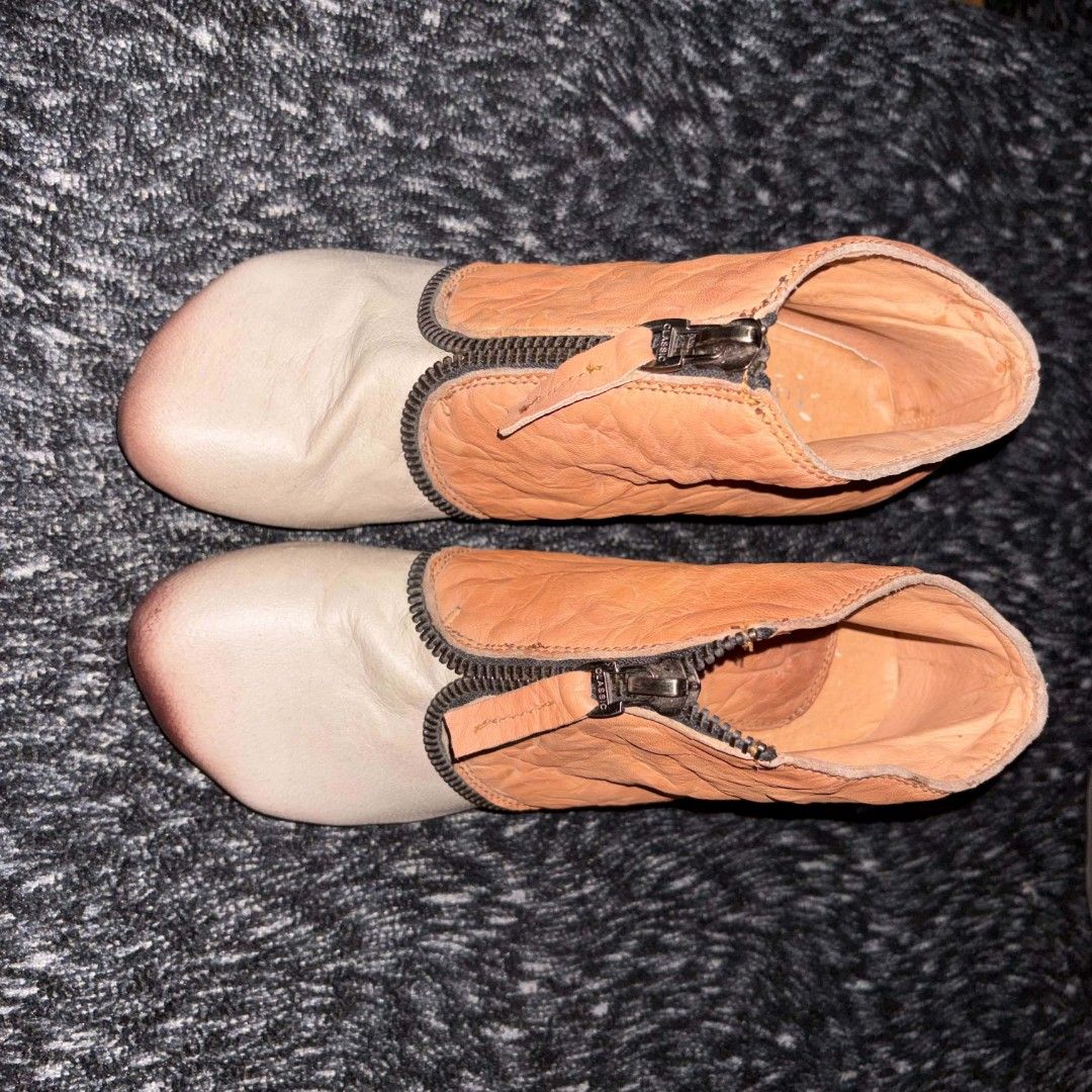 Two-tone leather ankle boots with front zip closure (Category: Boots) located in Manila. Submitted by youresovaiineee (Listing ID 1470260415, Image 3). Description: Size 39 - Honest issue: heel cover broken and missing sign of usage ❗️❗️ CAN NEGO ❗️❗️ ❗️❗️pm for more pictures ❗️❗️.