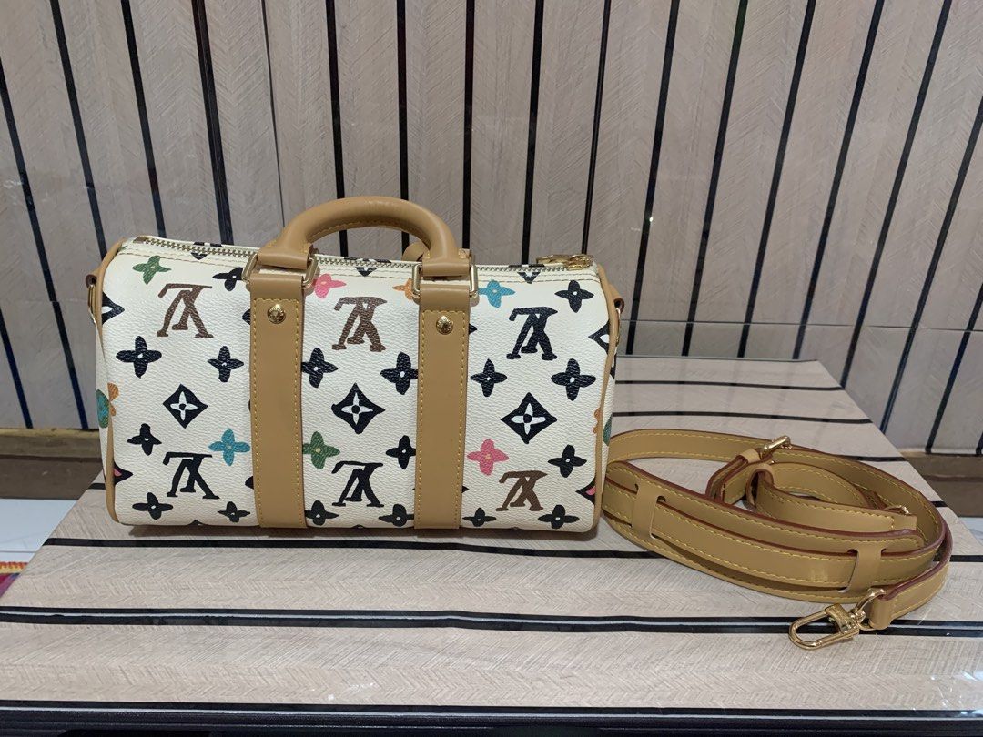 Tyler Keepall Bando 25 (Category: Cross-body Bags) located in San Fernando. Submitted by preluxuria_online_shop (Listing ID 1470278342, Image 2). Description: .